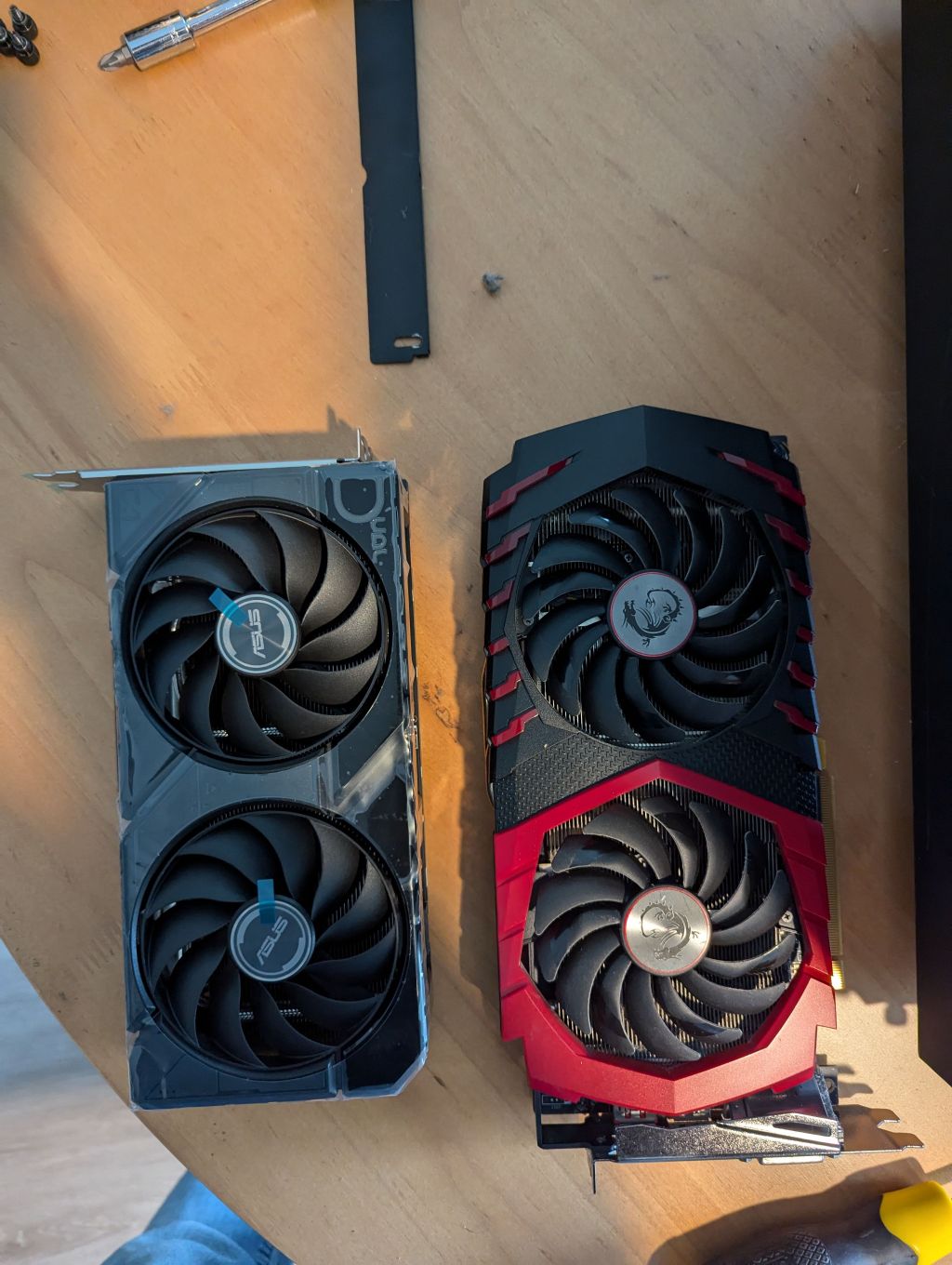 Video card comparison. Left: RX 7600 XT; Right: RX 480
